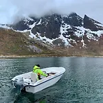 Lofoten Red فيلة