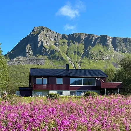 Lofoten Red Villa